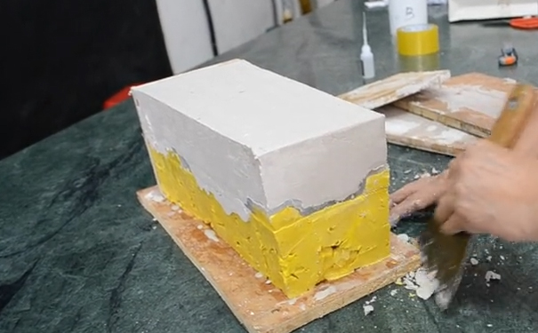 模具硅橡膠成型后怎樣制作外模？